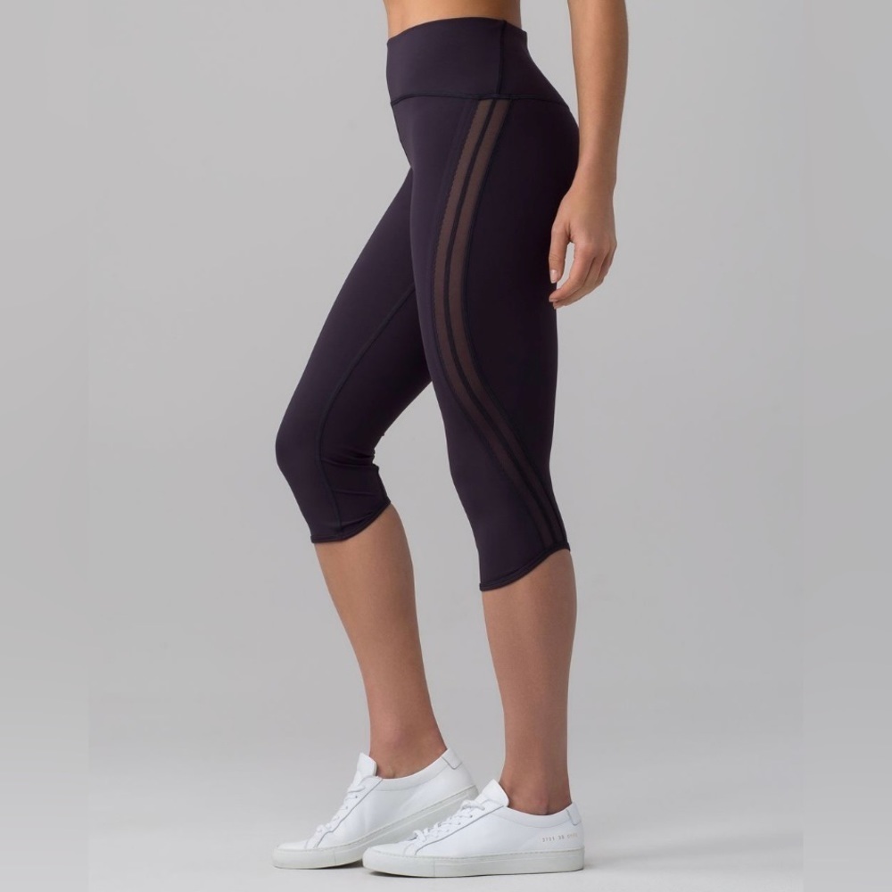 Lululemon Sun setter crop size 8 in boysenberry